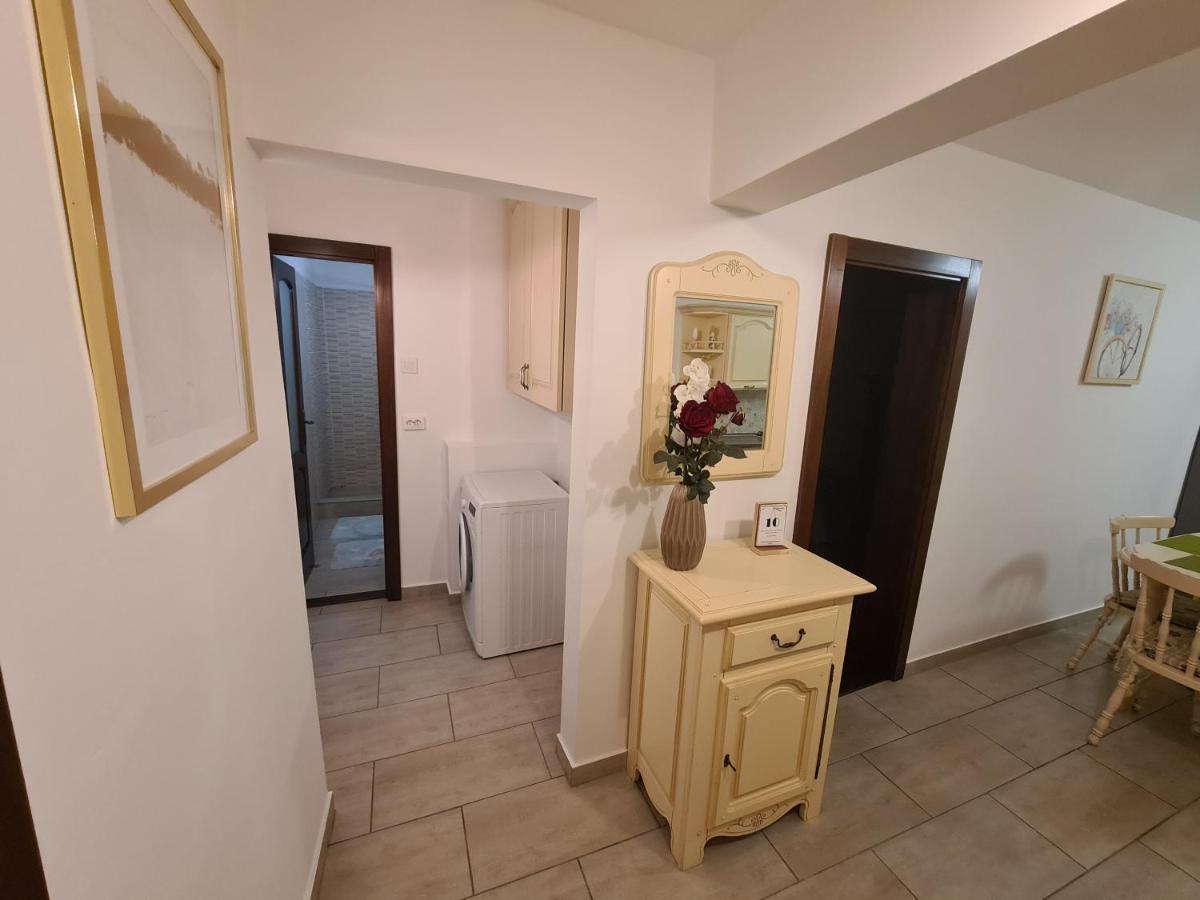 Clasic Apartment Nufarul Oradea Eksteriør billede