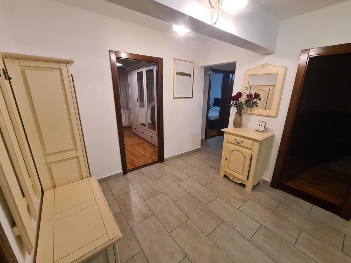 Clasic Apartment Nufarul Oradea Eksteriør billede